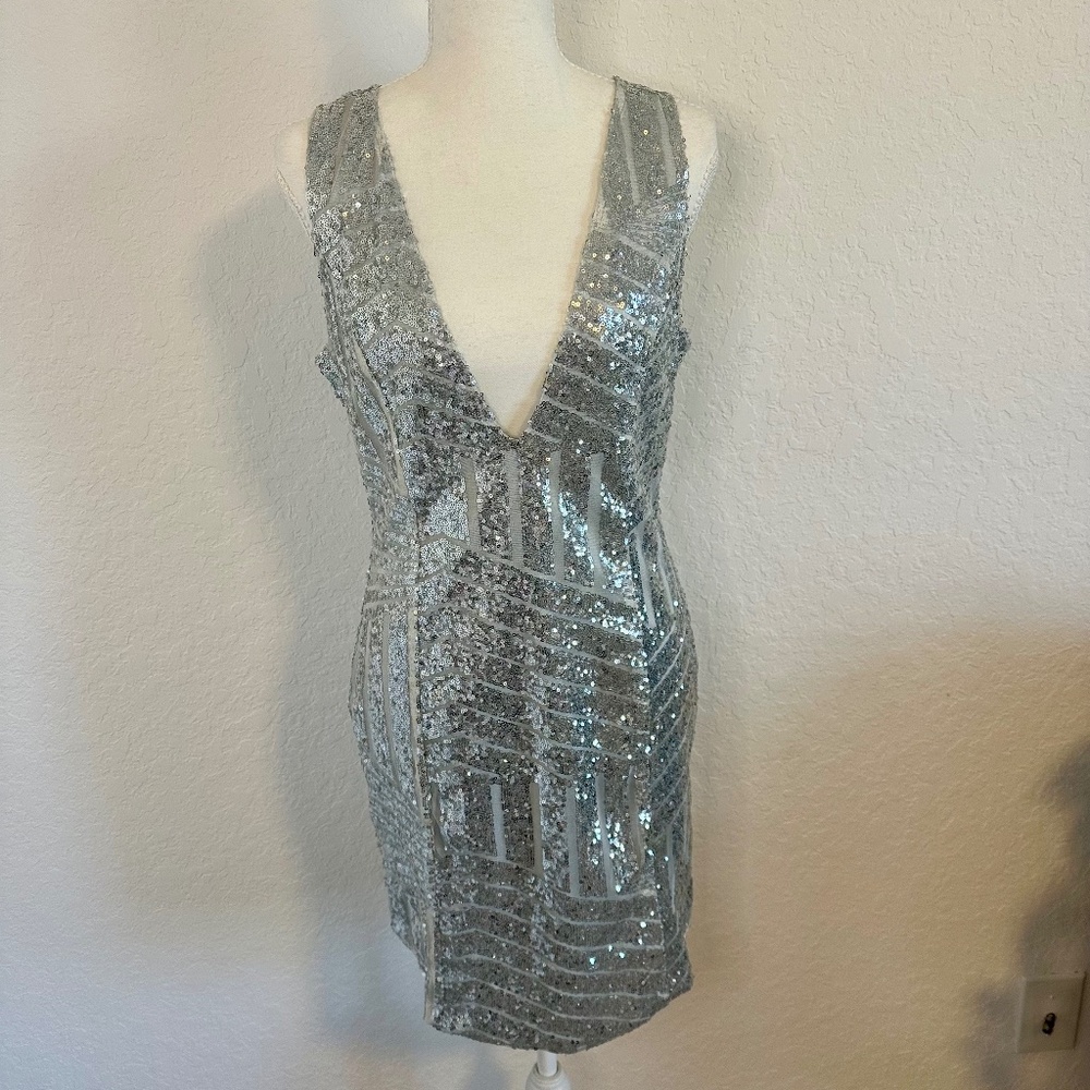 Lookbook Store, V-Neck Silver Sequin Dress, Size 10 - Picture 3 of 11